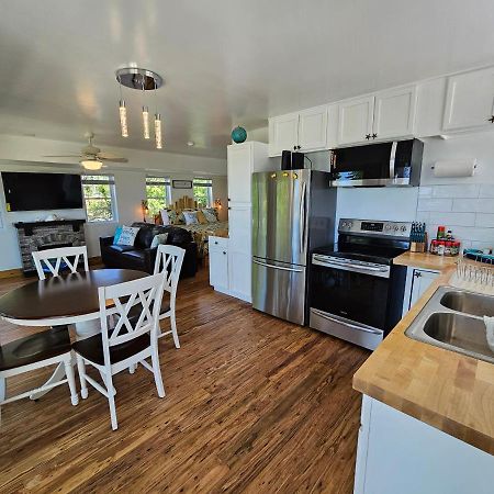 Tree-Top Lake-Front Cottage Madison Экстерьер фото
