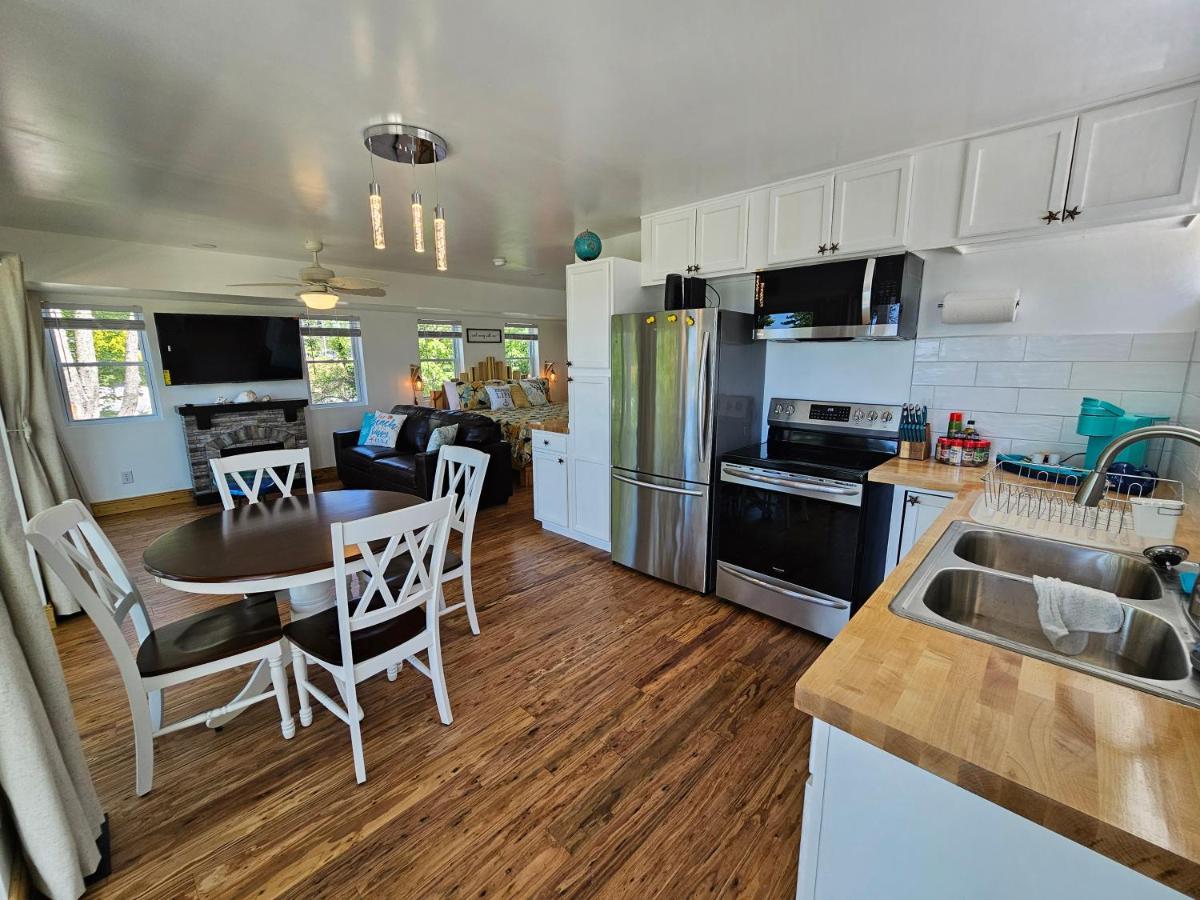 Tree-Top Lake-Front Cottage Madison Экстерьер фото